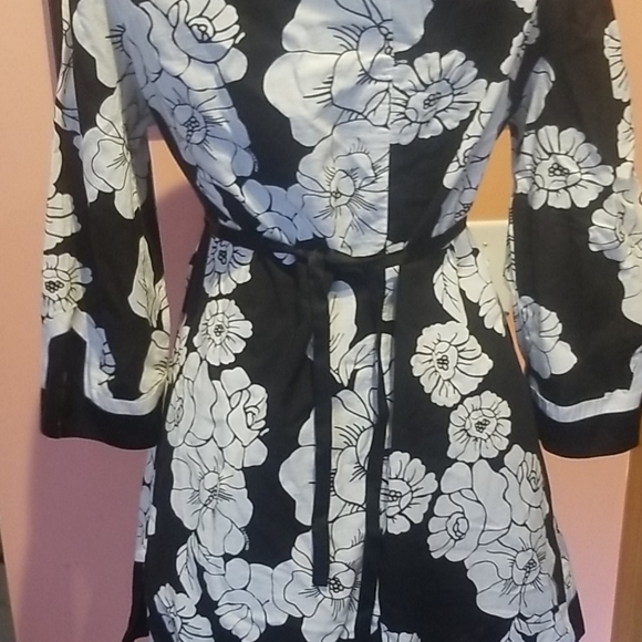 Bebe- Asian style Black and white flower cotton tunic. - Picture 3 of 10